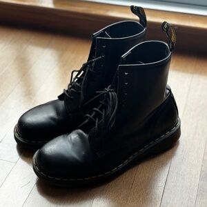 Dr. Martens 1460 Smooth Leather Lace Up Men Boots